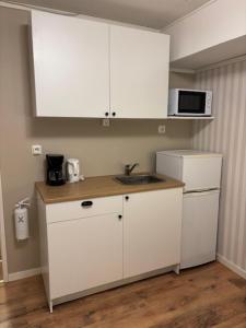 Η κουζίνα ή μικρή κουζίνα στο Sörnäsgården Bed & Breakfast