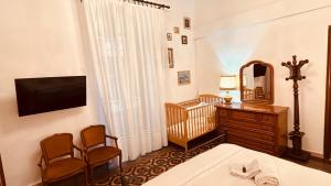 a bedroom with a bed and a crib and a mirror at Appartamento retrò-chic in La Spezia in La Spezia