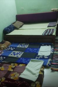 Ένα ή περισσότερα κρεβάτια σε δωμάτιο στο Bhardwaj Home stay