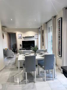a white dining room with a table and chairs at Luxury town House with private garden in Duquesa in San Luis de Sabinillas