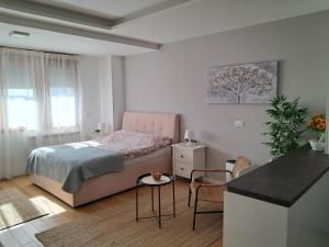 Postel nebo postele na pokoji v ubytování Manhattan studio A blok