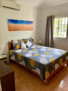 Postel nebo postele na pokoji v ubytování La Preneuse sur Mer Appartement