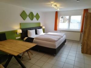 Postel nebo postele na pokoji v ubytování Gasthaus Kranz