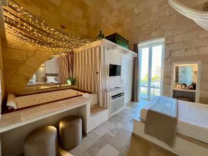 TV a/nebo společenská místnost v ubytování Vittorio Emanuele Charming Suites