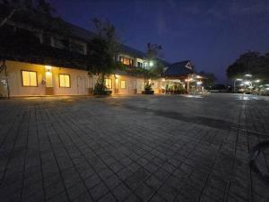 อาคารที่มีรีสอร์ท