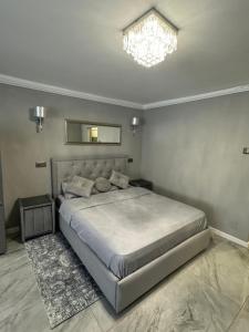 Ένα ή περισσότερα κρεβάτια σε δωμάτιο στο Silver studio at just 8 minutes distance of center