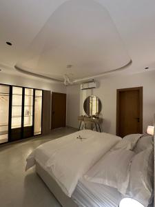 Postel nebo postele na pokoji v ubytování Royal Urban Residence in Jeddah