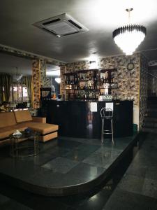 a bar with a couch and a chair in a room at Casa Simescu II in Caransebeş