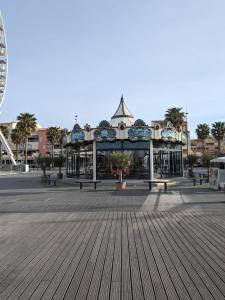 Το κτήριο όπου στεγάζεται  το διαμέρισμα