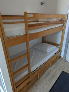 Ένα ή περισσότερα κρεβάτια σε δωμάτιο στο CAP7 Studio Cap d'Agde Centre port +19 φωτογραφίες