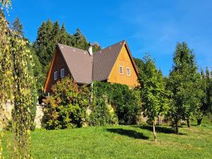 Vonkajšia záhrada v ubytovaní Private Pool Villa in Stupna