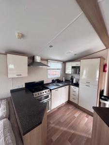 Kuchyň nebo kuchyňský kout v ubytování 151 Newquay Bay Resort