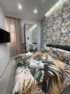 a bedroom with a bed with towels on it at Nigalù House in Naples