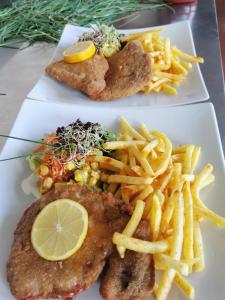Jedlo v ubytovaní bed & breakfast alebo blízkom okolí