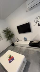 TV a/nebo společenská místnost v ubytování Mandy Apartman