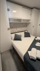 Postel nebo postele na pokoji v ubytování Mandy Apartman