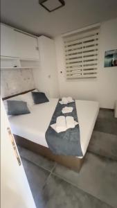 Postel nebo postele na pokoji v ubytování Mandy Apartman