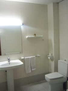 Koupelna v ubytování Hostal Les Collades + 14 fotografií