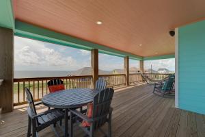 Port BolivarにあるNautibeach Views from Multiple Decks, Sleeps 14のギャラリーの写真