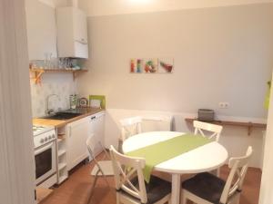 Kuchnia lub aneks kuchenny w obiekcie City-Apartments Langegger