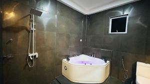 Koupelna v ubytování O2 Villas-Weligama + 37 fotografií