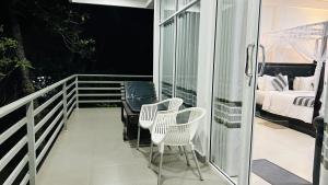 Postel nebo postele na pokoji v ubytování O2 Villas-Weligama