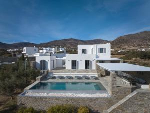 Piscina di IOKASTI LUXURY VILA with private pool & sea views-12 guests o nelle vicinanze
