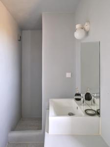 Bagno di IOKASTI LUXURY VILA with private pool & sea views-12 guests