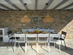 Area soggiorno di IOKASTI LUXURY VILA with private pool & sea views-12 guests