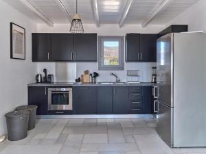Cucina o angolo cottura di IOKASTI LUXURY VILA with private pool & sea views-12 guests