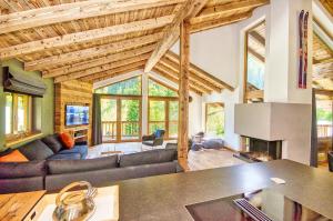 Część wypoczynkowa w obiekcie Chalet Schmitten - by Alpen Apartments