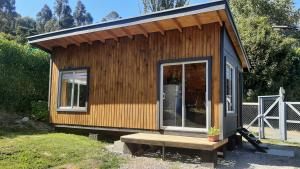 a small cabin with a bench in front of it at La Cabana de Cocholgüe 45 in Tomé