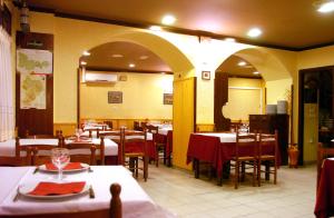 Restaurace v ubytování Hostal Les Collades