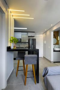 a kitchen with a desk with a chair in a room at Apartamento São Paulo Expo in Sao Paulo