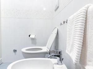 Ένα μπάνιο στο RV Apartment