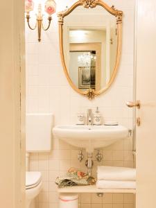 Et badeværelse på Palazzo Tiolo + 31 billeder