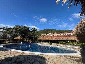a pool in the middle of a resort at Buena Onda Backpackers in San Juan del Sur