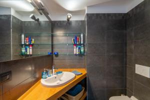 Kúpeľňa v ubytovaní attico in un'oasi di verde sui navigli - NavigliApartments