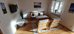 Et tv og/eller underholdning på Fewo Iseler, Ihr Bett im Allgäu + 4 billeder