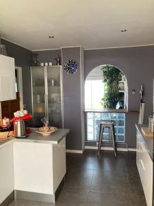 Köök või kööginurk majutusasutuses Appartement 2 chambres centre ville d Ajaccio avec magnifique vue mer