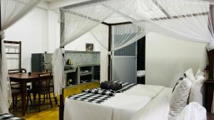 TV a/nebo společenská místnost v ubytování O2 Villas-Weligama