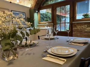 Imagen de la galería de Corte Arancio your home in the heart of Monferrato, en Cella Monte