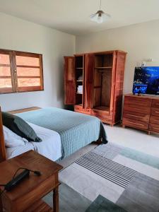 Μια τηλεόραση ή/και κέντρο ψυχαγωγίας στο CASA BELA VISTA -HIDRO - WIFI -PRÓXIMO RESTAURANTES e PIZZARIAS