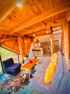 Tiny House El Refugio的休息区