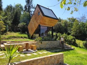 Tiny House El Refugio外面的花园