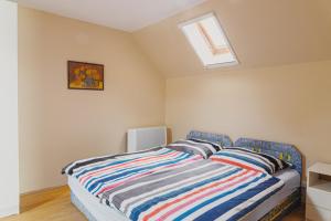 A bed or beds in a room at Bianka Apartman