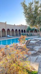 Bazén v ubytování Kasbah Erg Chebbi nebo v jeho okolí