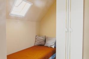 A bed or beds in a room at Bianka Apartman