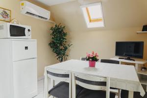 A kitchen or kitchenette at Bianka Apartman