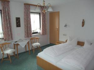 Postel nebo postele na pokoji v ubytování Gasthof Alte Post